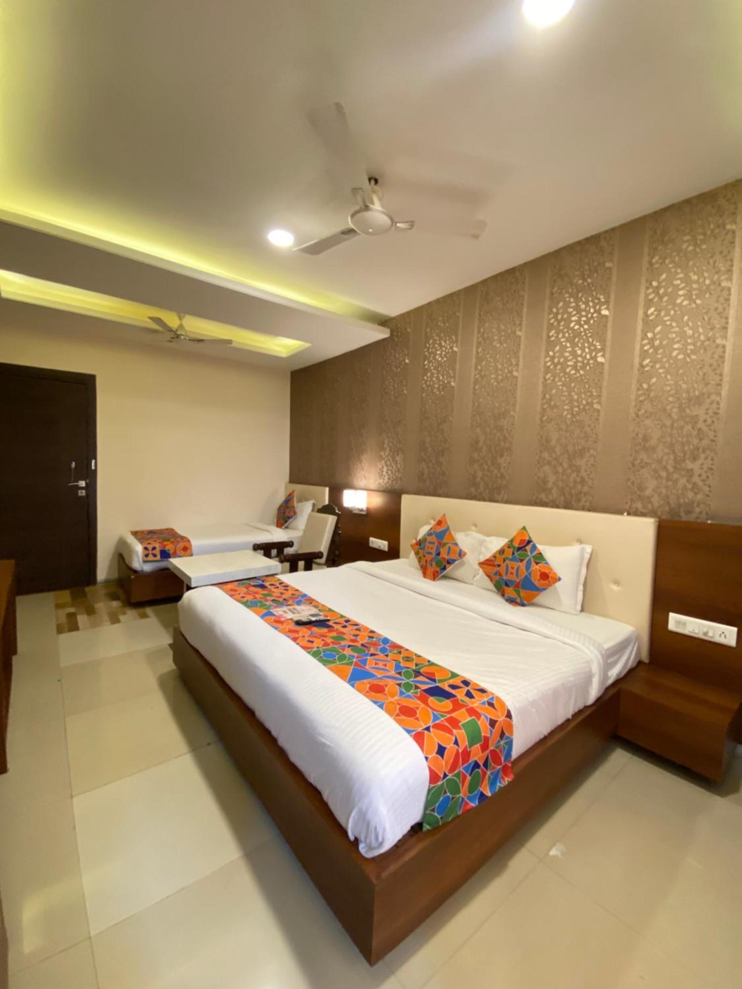 Hotel Damanis Udaipur Exteriör bild