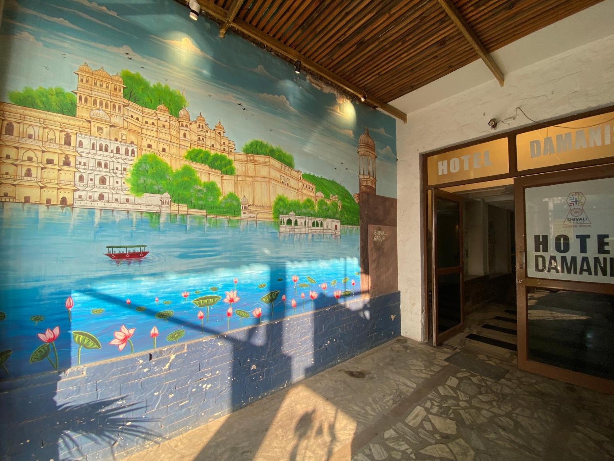 Hotel Damanis Udaipur Exteriör bild