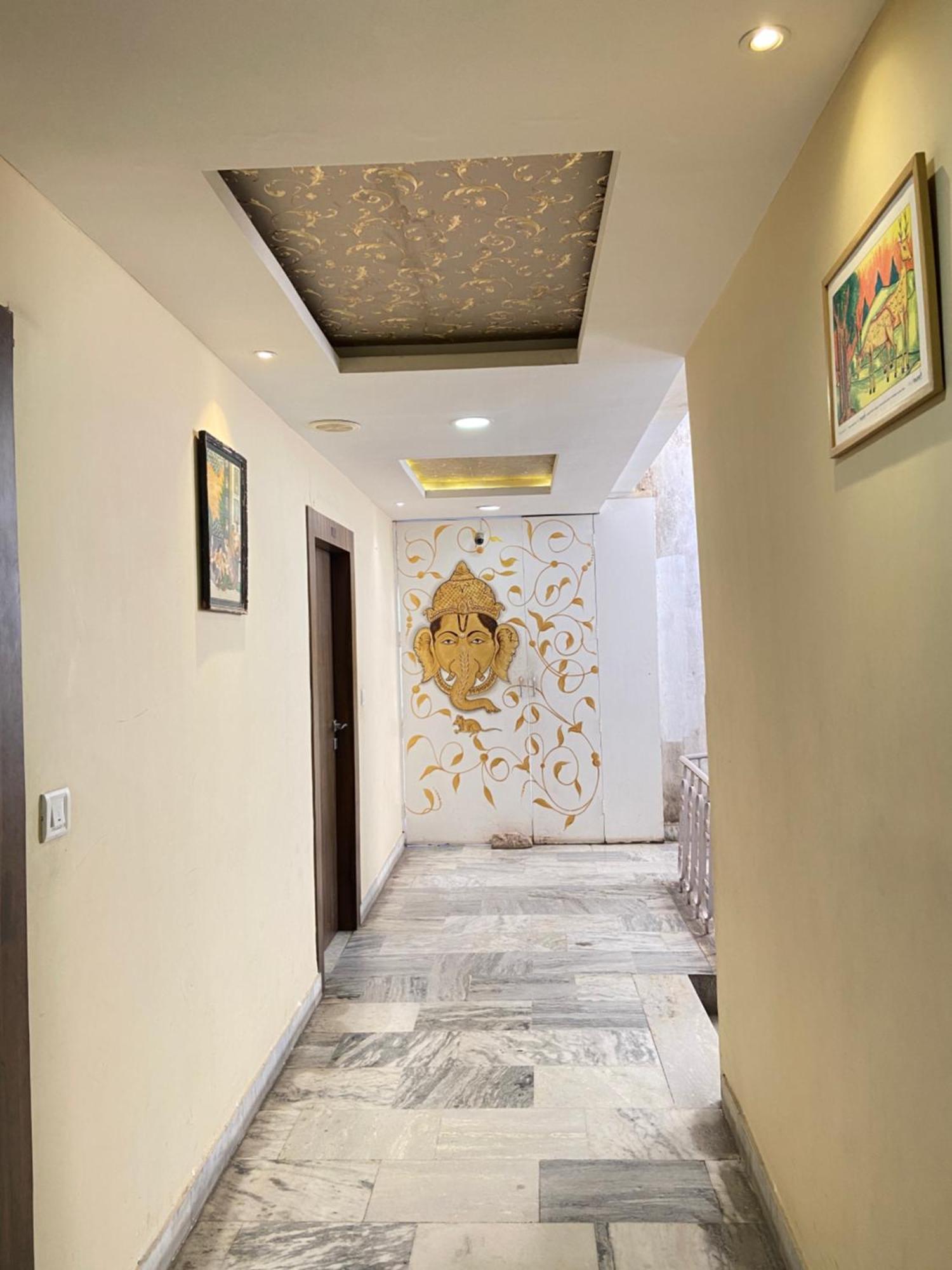 Hotel Damanis Udaipur Exteriör bild